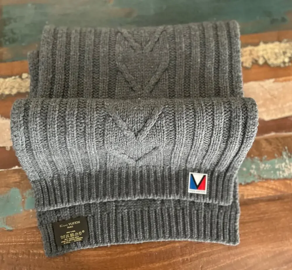 Authentic Louis Vuitton Echarpe LV Cable Knit Scarf Gray 100% Wool M75369 66x12”